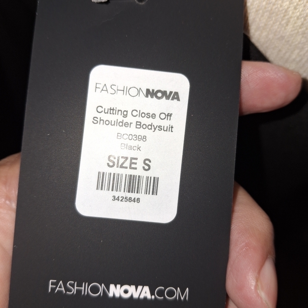 Fashion Nova- Cutting Close Off Shoulder Bodysuit- W Sz Small - Picture 6 of 9